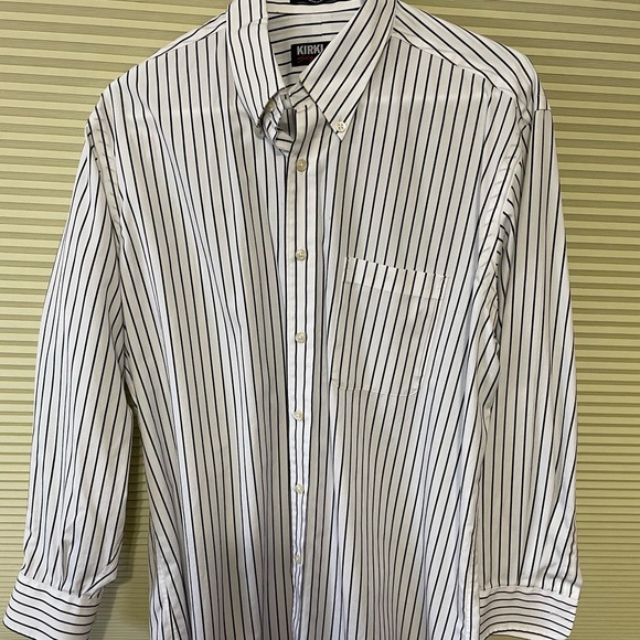 Men’s medium button down. - Picture 2 of 4